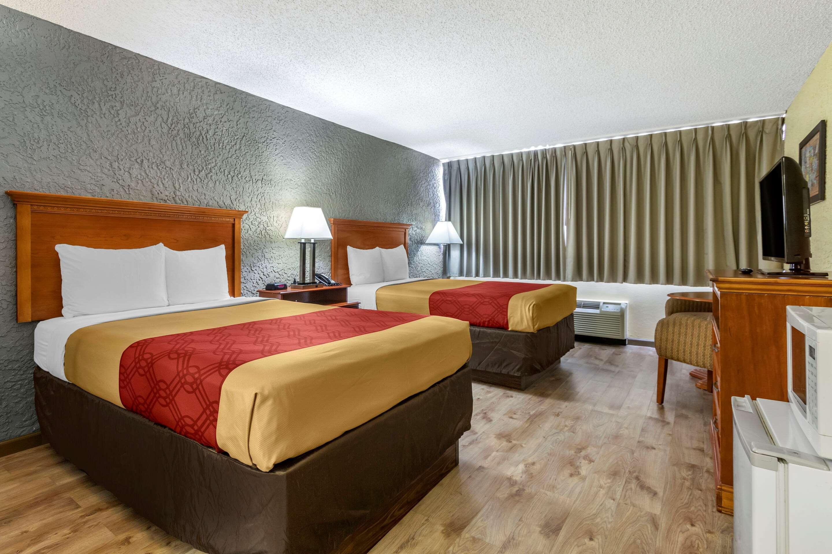 Econo Lodge Broken Arrow-Tulsa Buitenkant foto