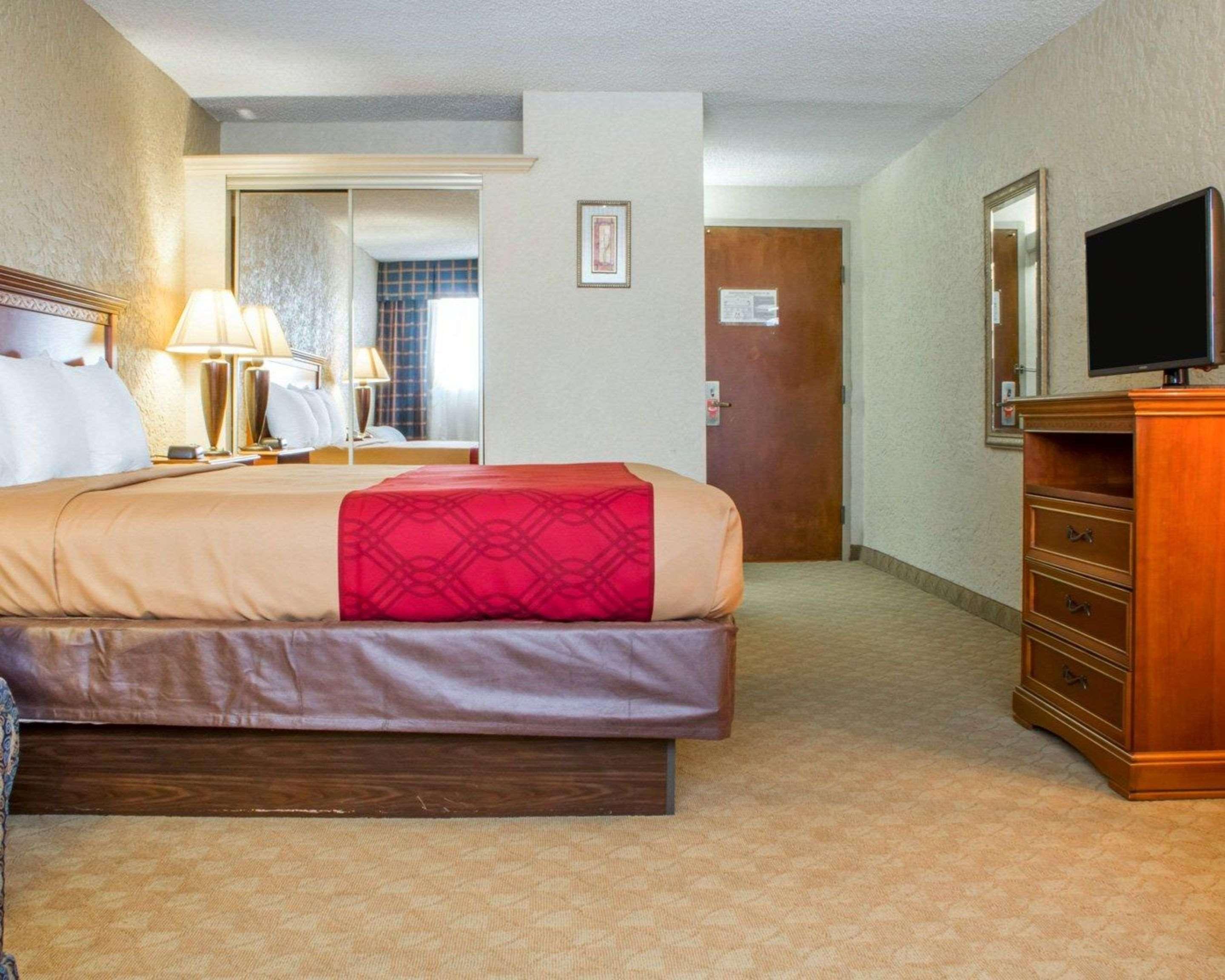 Econo Lodge Broken Arrow-Tulsa Buitenkant foto