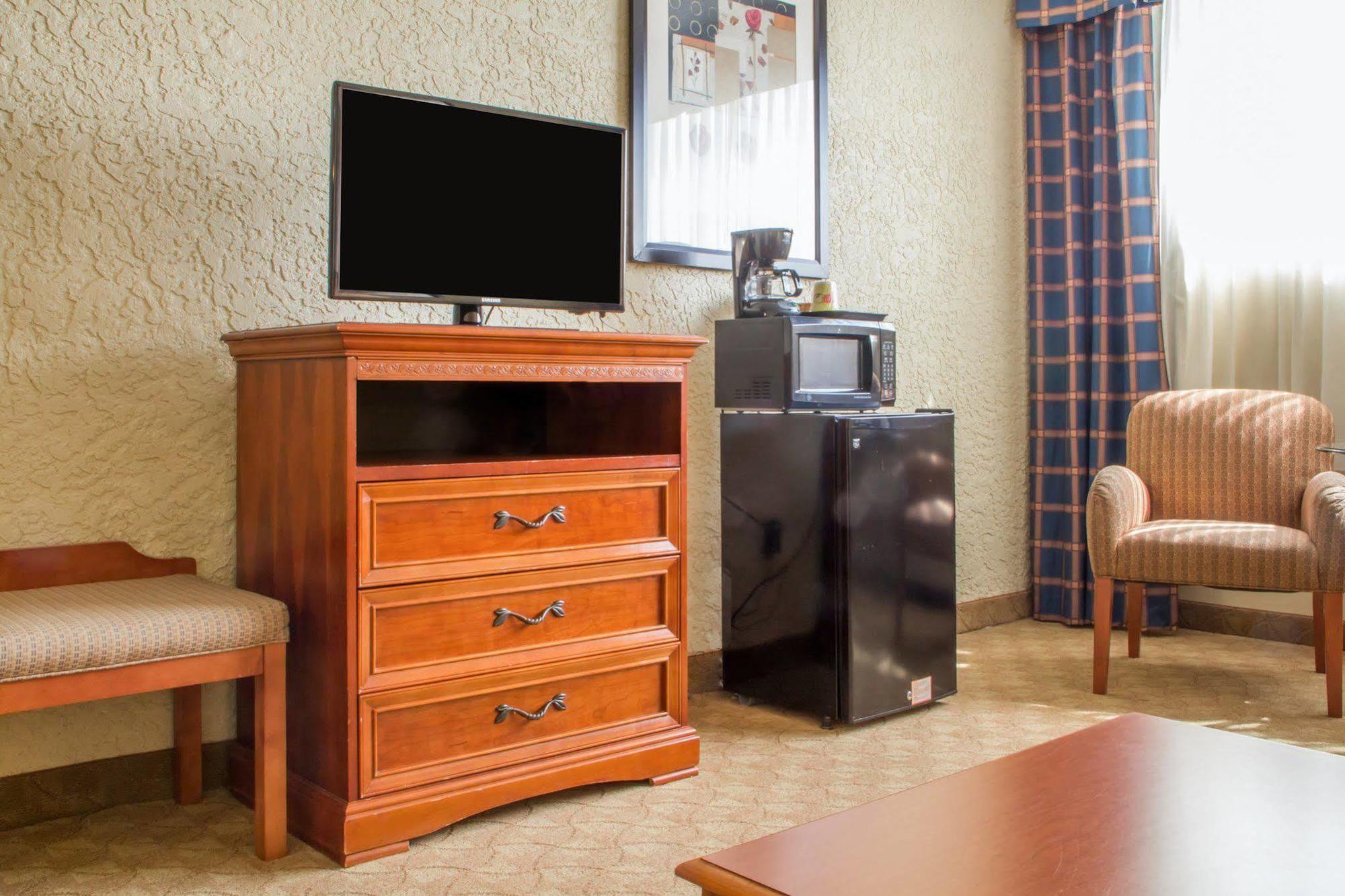 Econo Lodge Broken Arrow-Tulsa Buitenkant foto