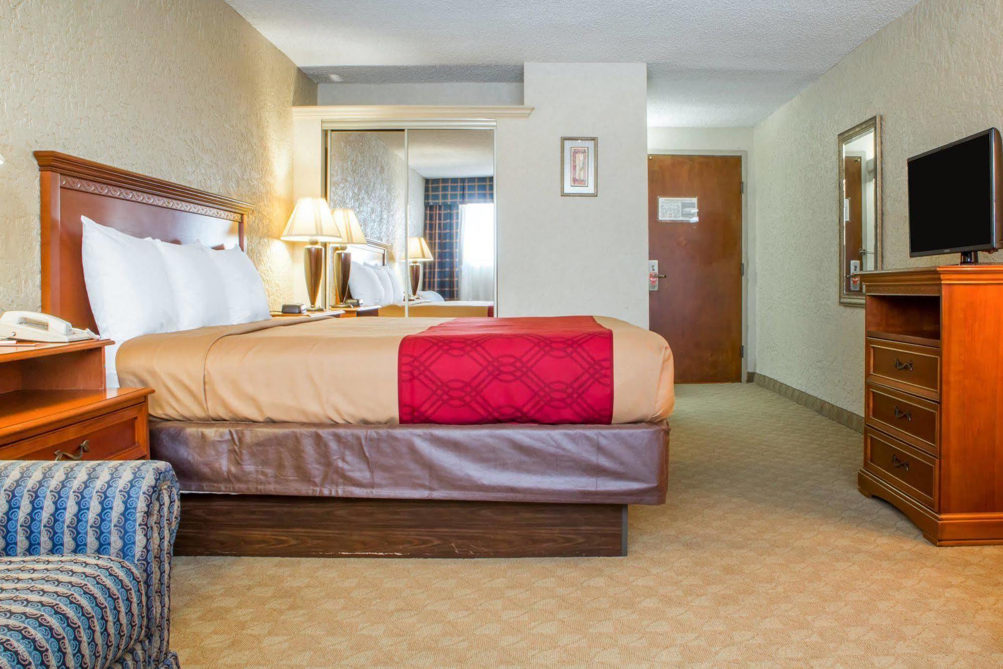 Econo Lodge Broken Arrow-Tulsa Buitenkant foto
