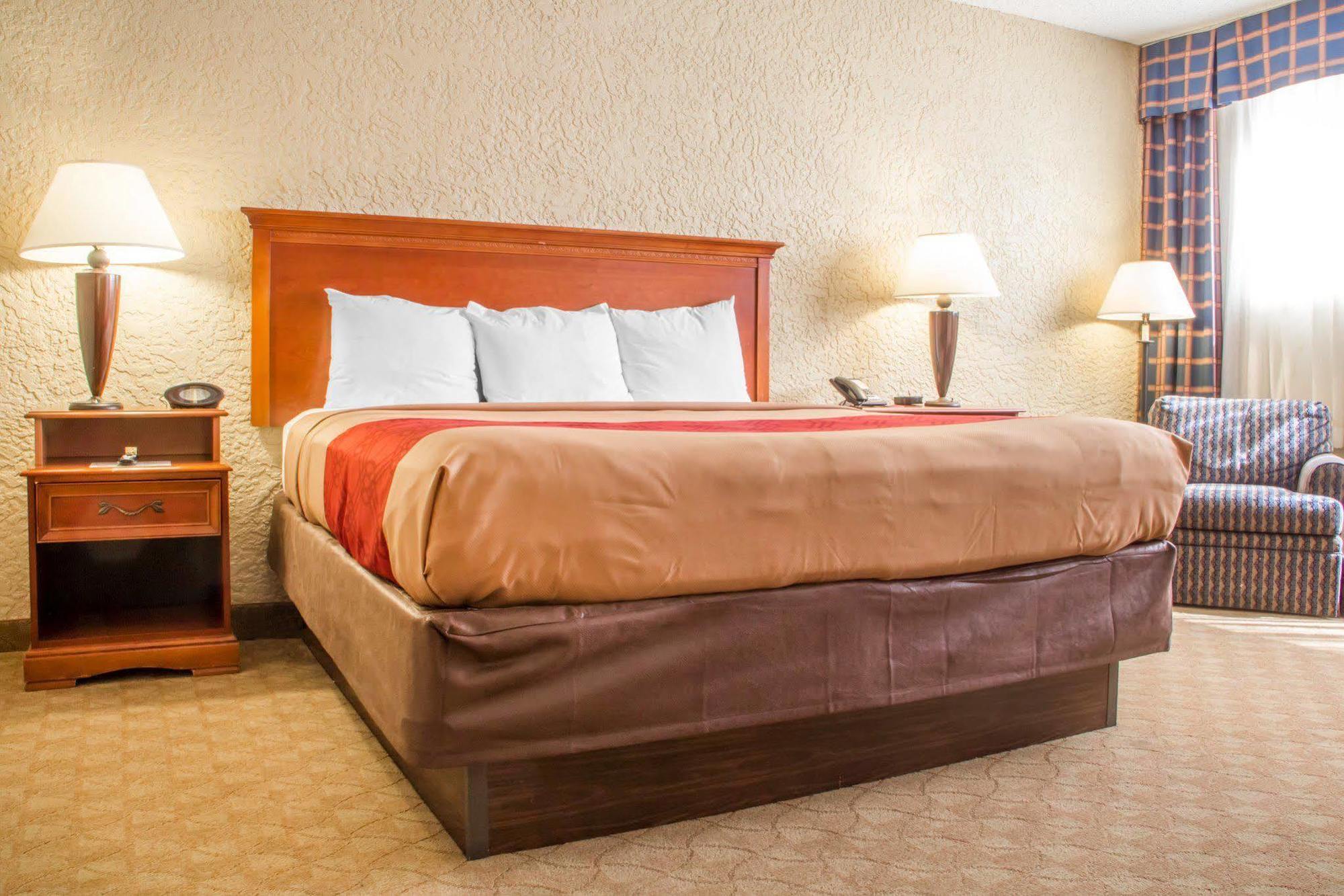 Econo Lodge Broken Arrow-Tulsa Buitenkant foto